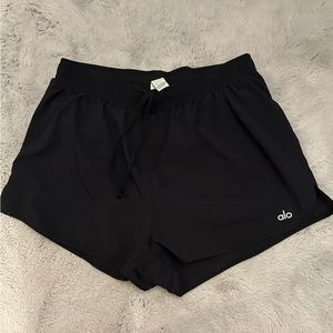 Alo yoga stride shorts size medium